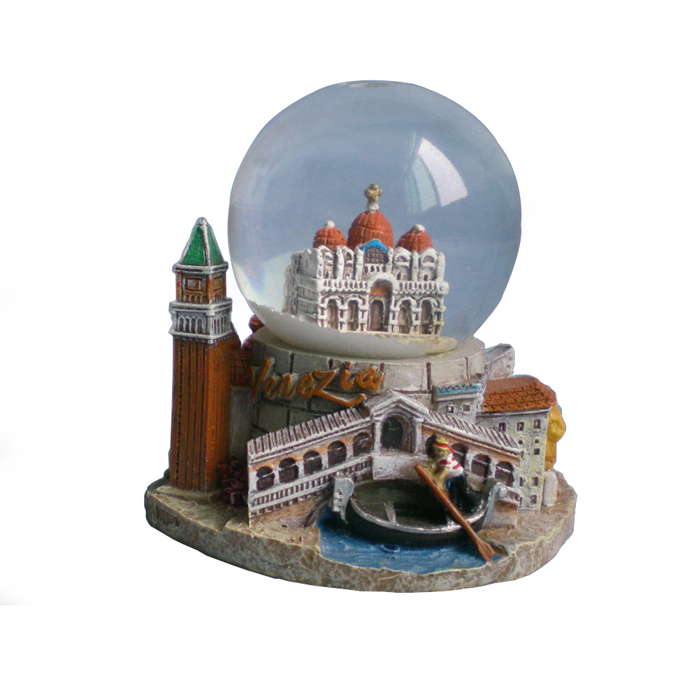 Wholesale souvenirs resin snow globe from China manufacturer FUJIAN